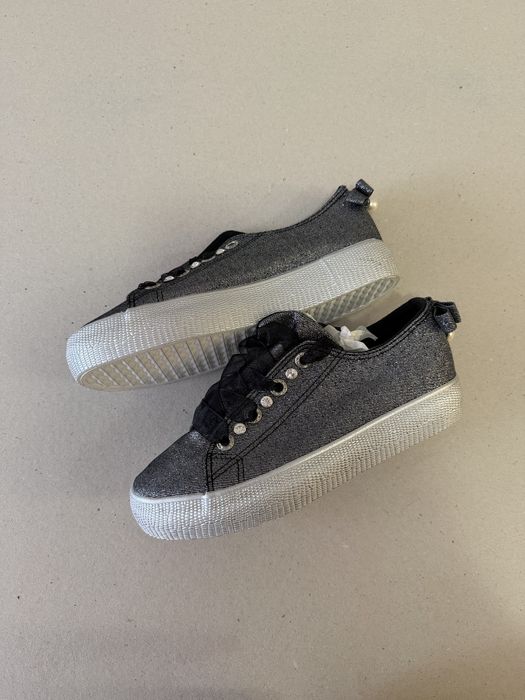 Дамски спортни обувки