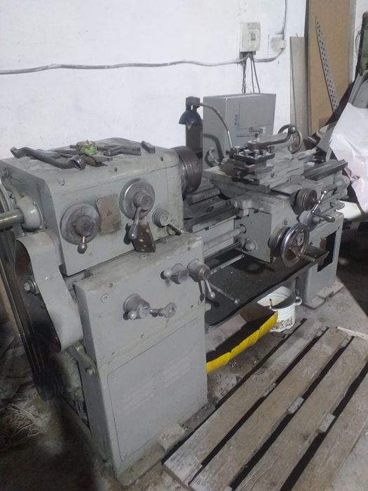 Продам токарные стонки  616,   есть по дереву  школьный