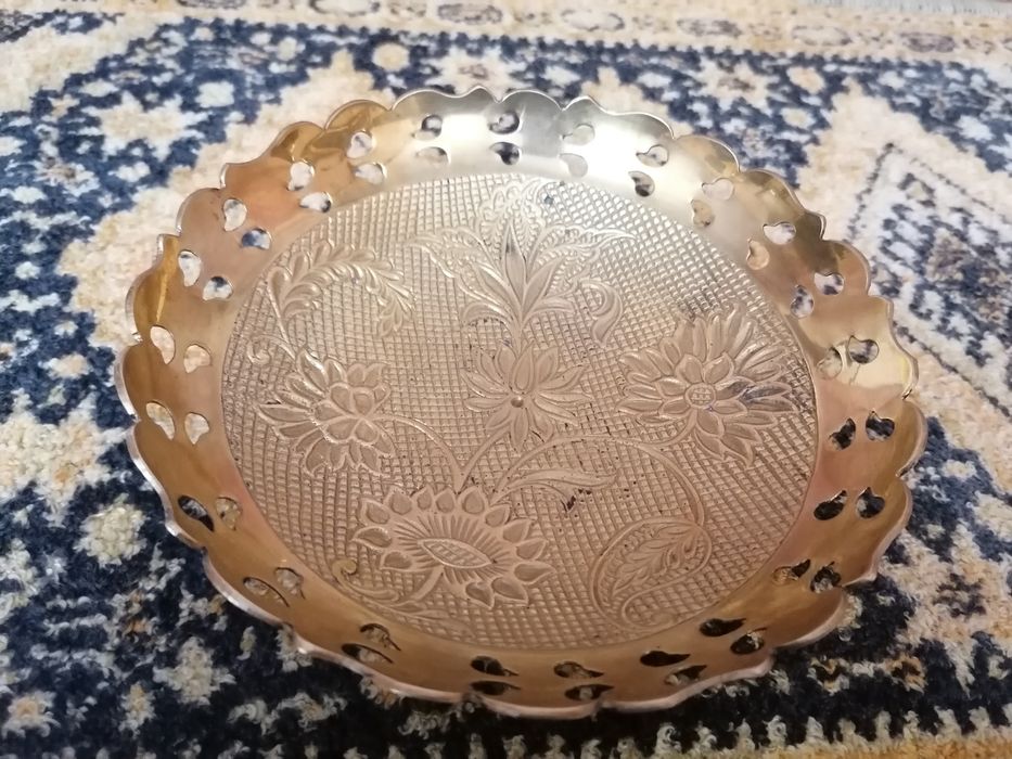Bonboniieră și vază de bronz orientală