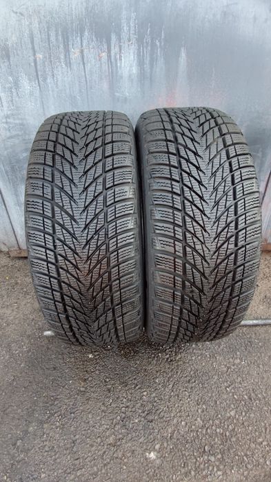 2бр. зимни 215/45/18 GoodYear Ultra Grip Performance 3
dot23
7.2mm
вно