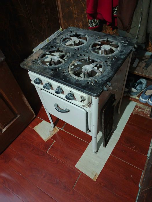 Продаётся б/у газовая плита СССР