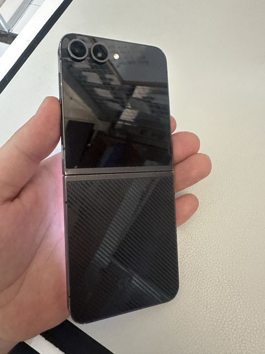 Samsung Galaxy Z Flip 6, 12GB RAM, 256GB, stare bună,