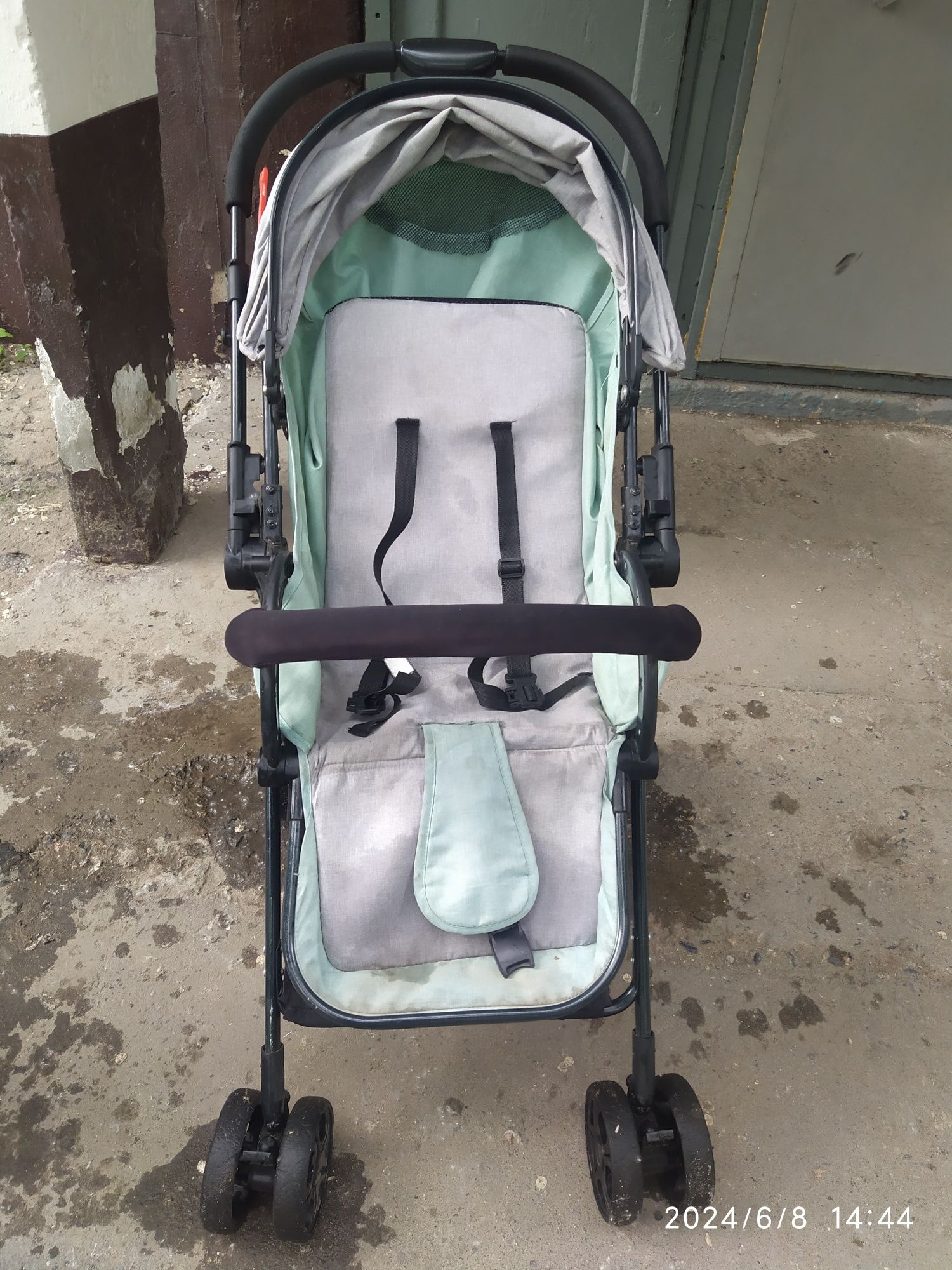 Продам прогулочную коляску