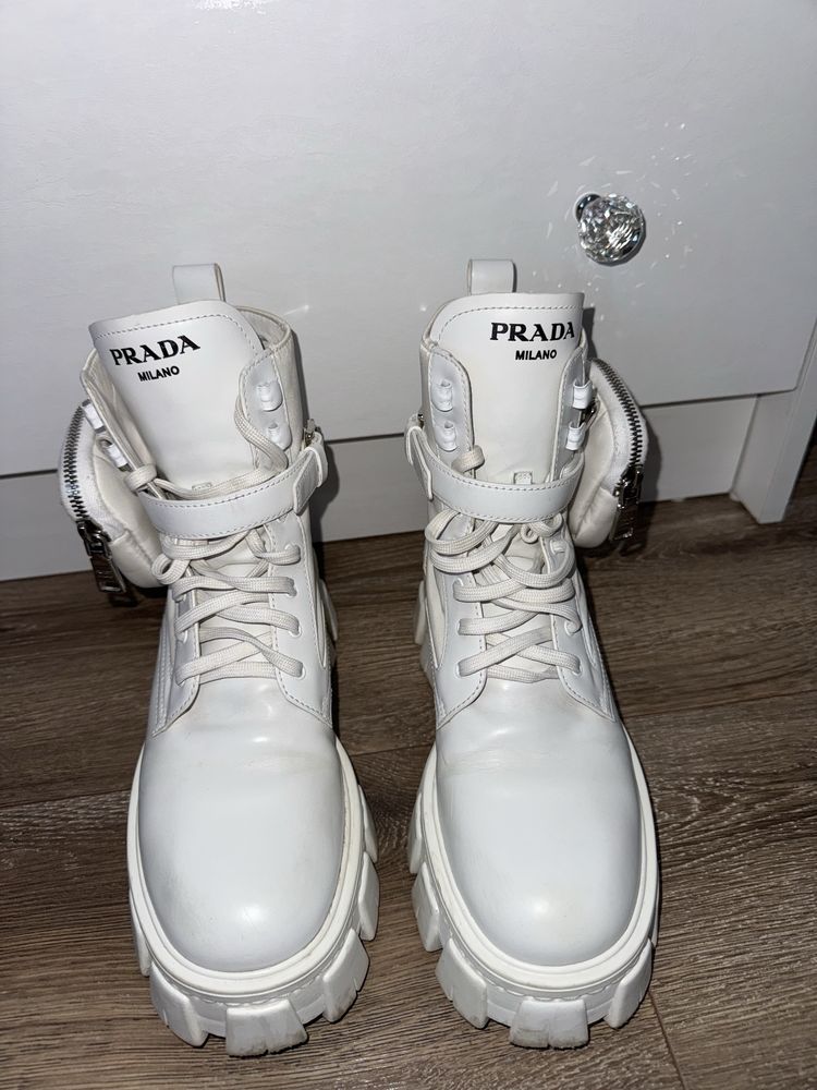 Prada бели боти / кубинки