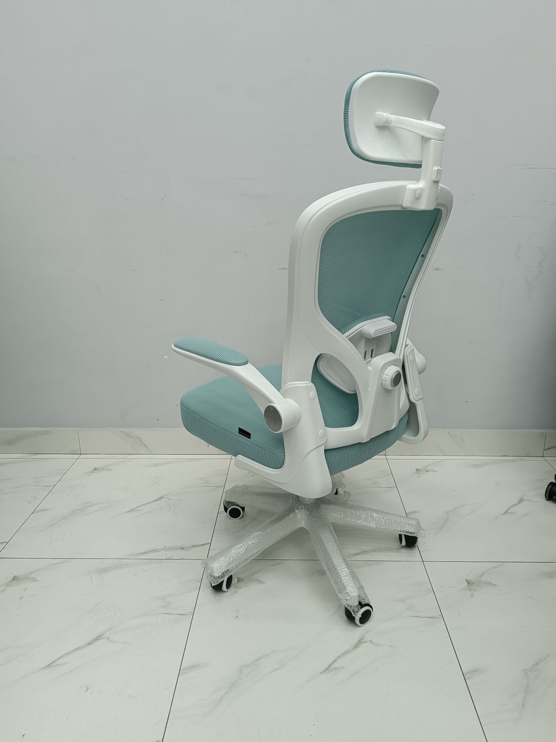 Кресло для офиса новый дизайн AQUA