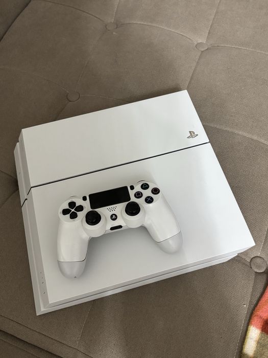 Продается PlayStation 4