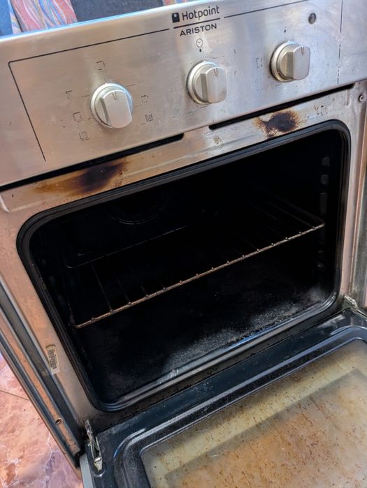 Фурна за вграждане / Hotpoint-Ariston FB 51.1 IX/HA / корозирал корпус