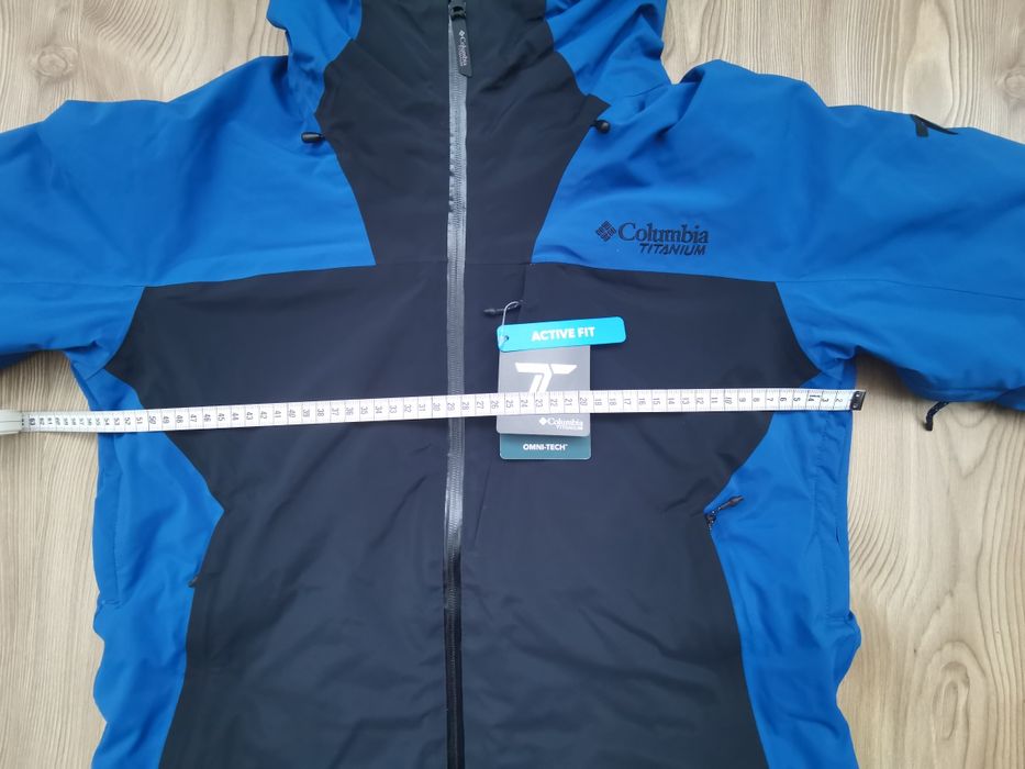 Columbia Cirgue Bowl geaca schi
Noua. 
Omni-tech o membrană inovato