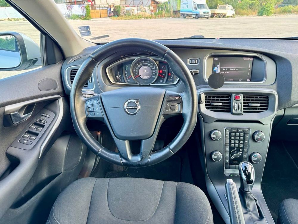 Volvo V40 2.0d D2 Автомат Facelift/Navi/LED Euro6B