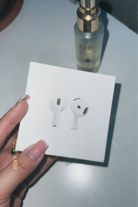 AirPods. 4 эйрподс