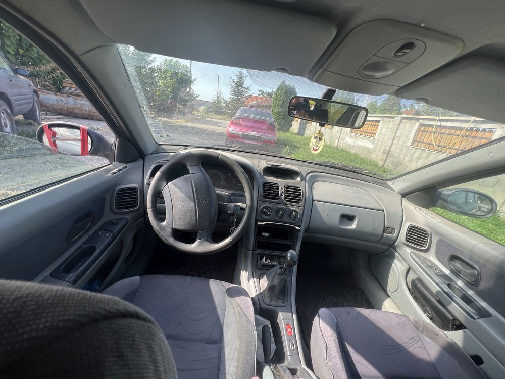 Renault Laguna I ( 1999г 1.8i ) на части