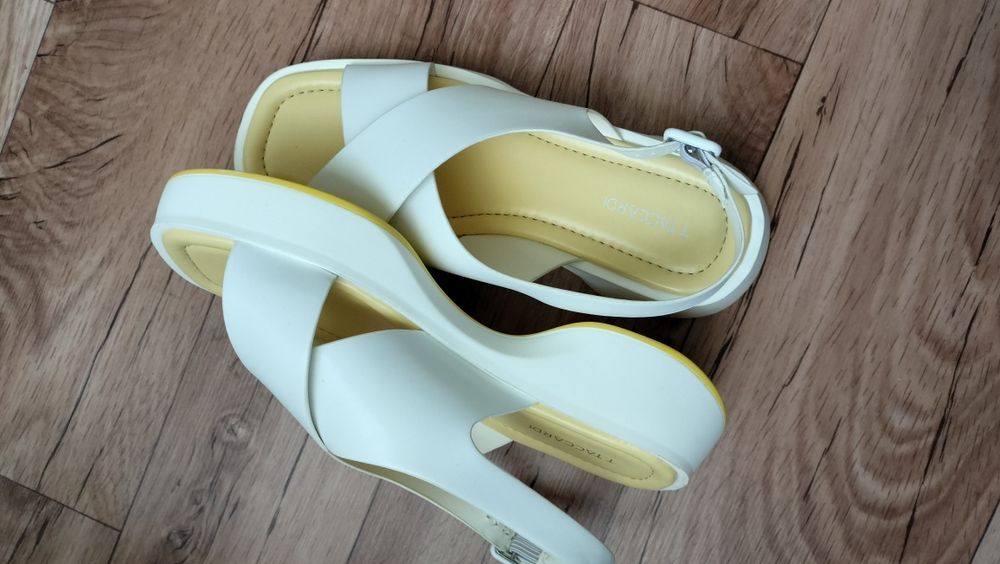 Сандали новые 39 размер