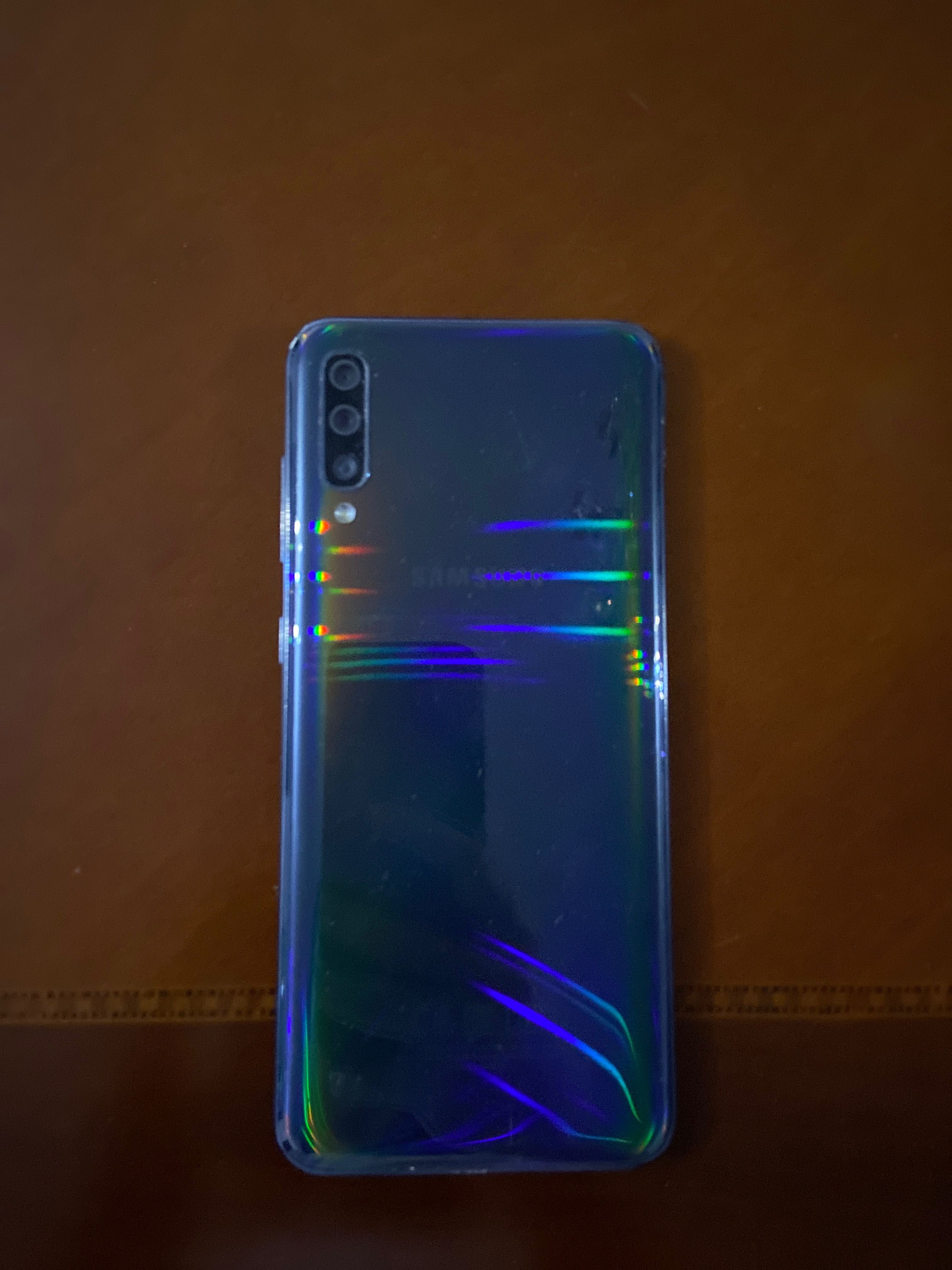 Продается телефон для запчастей Samsung galaxy A52 продается
