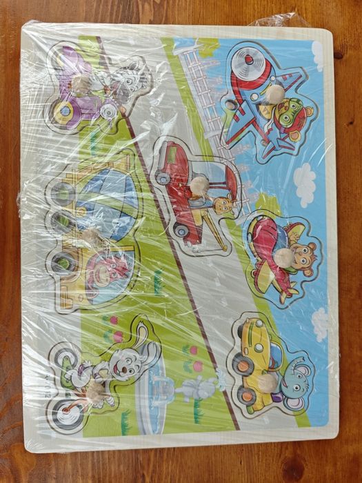 Детски играчки - дървени пъзели, книжки и игра