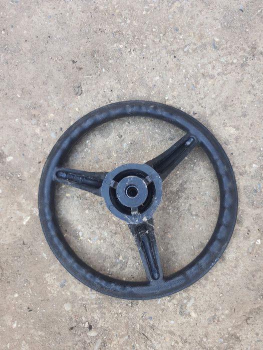 Volan pentru tractoras de tuns gazon.