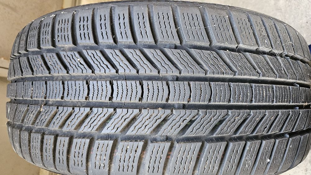 2бр гуми 225 40 18 дот 23 континентал