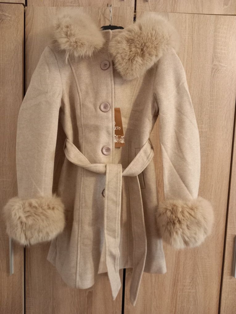 Бежово дамско палто