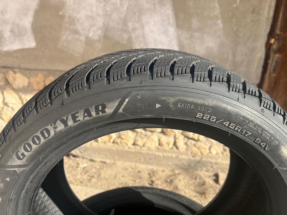 Set 4 anvelope NOI iarna Goodyear 225/45R17 94V