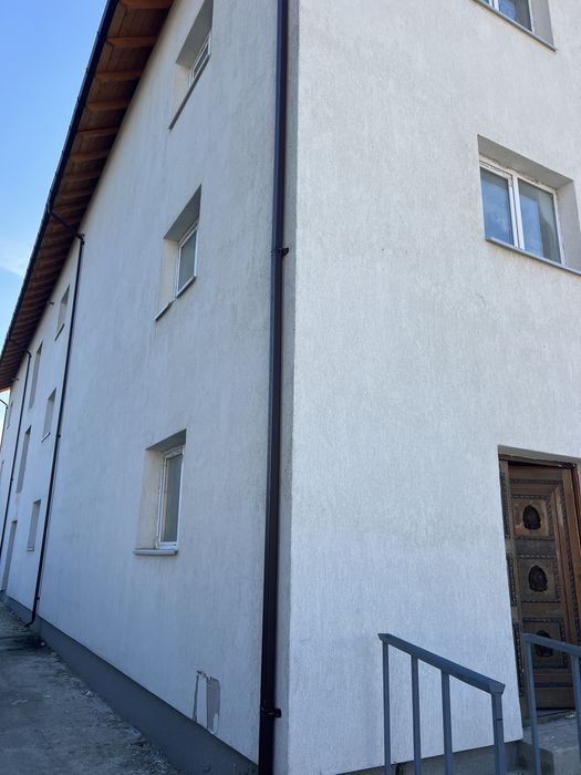 Cladire 3 nivele 1200 metri zona metro