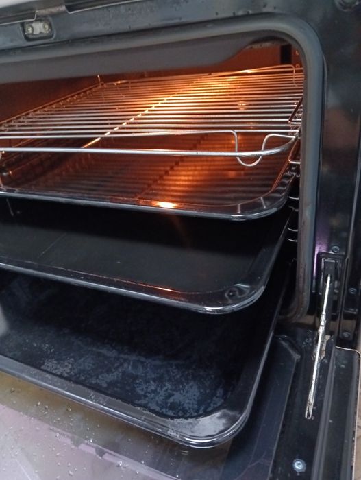 Уникална свободно стояща печка с керамичен плот Voss