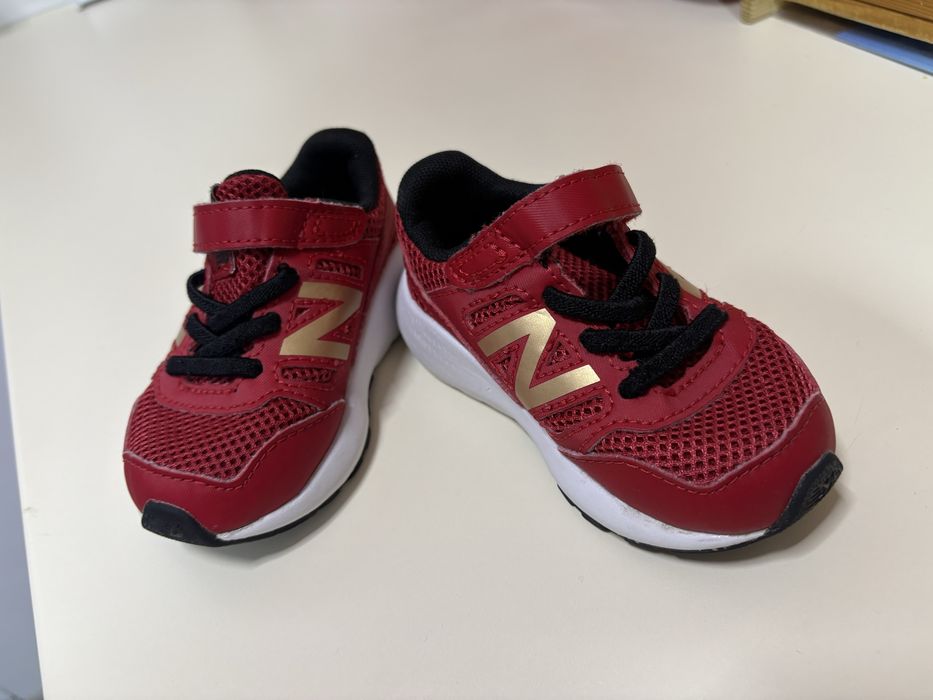Adidasi rosii New Balance copii