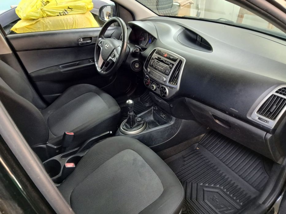 Hyundai i20 2015 1.3 бензин верига 185423км