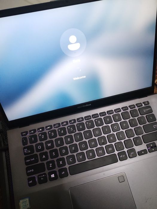 Laptop Asus vând cu tot cu imprimanta hp