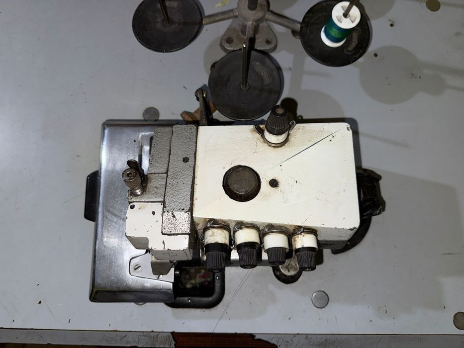 Masina de surfilat Metalica cu 3 fire