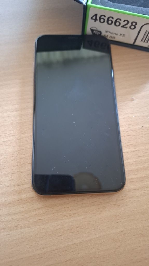 iPhone XS  64 GB