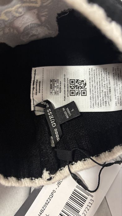 Детска шапка Guess