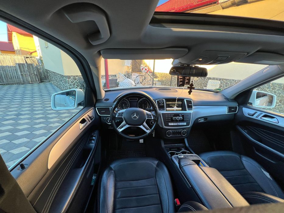 Mercedes ML350 an fabricatie 2012 motor 3.0Diesel 258CP Pachet AMG