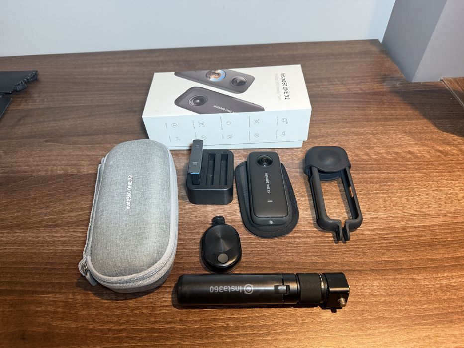 Insta360 ONE X2 + 3 baterii + stick 360 + accesorii