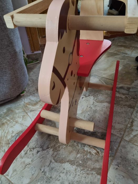 Дървено конче люлка