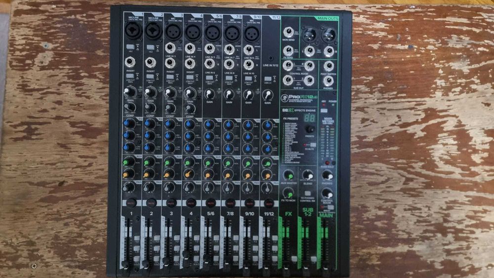 Mixer Analog Mackie ProFx 12 V3 - Niciun Defect