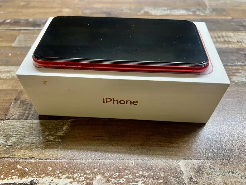 Iphоne 11 - 64 GB RED