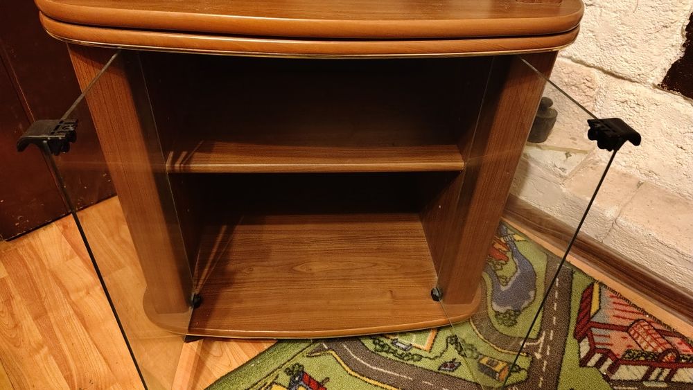 Comoda TV cu blat rotativ