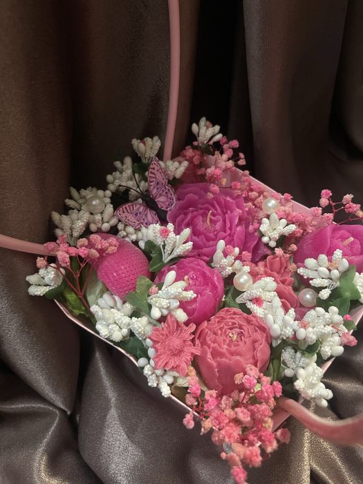 Букет от свещи в кошничка