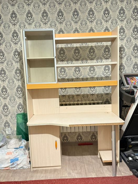 Продам стол для учебы, письменный, мебель