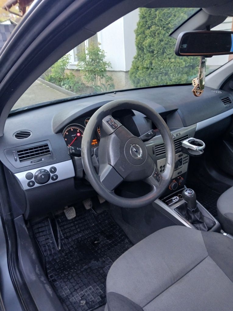 Opel Astra h,1,9 cdti 150 cai