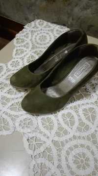 Сръбски, велурени, зелени обувки с полиуретанова подметка