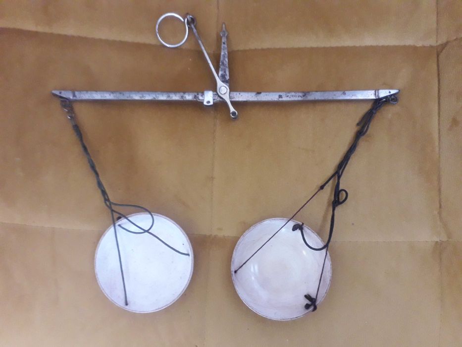 стара аптекарска везна