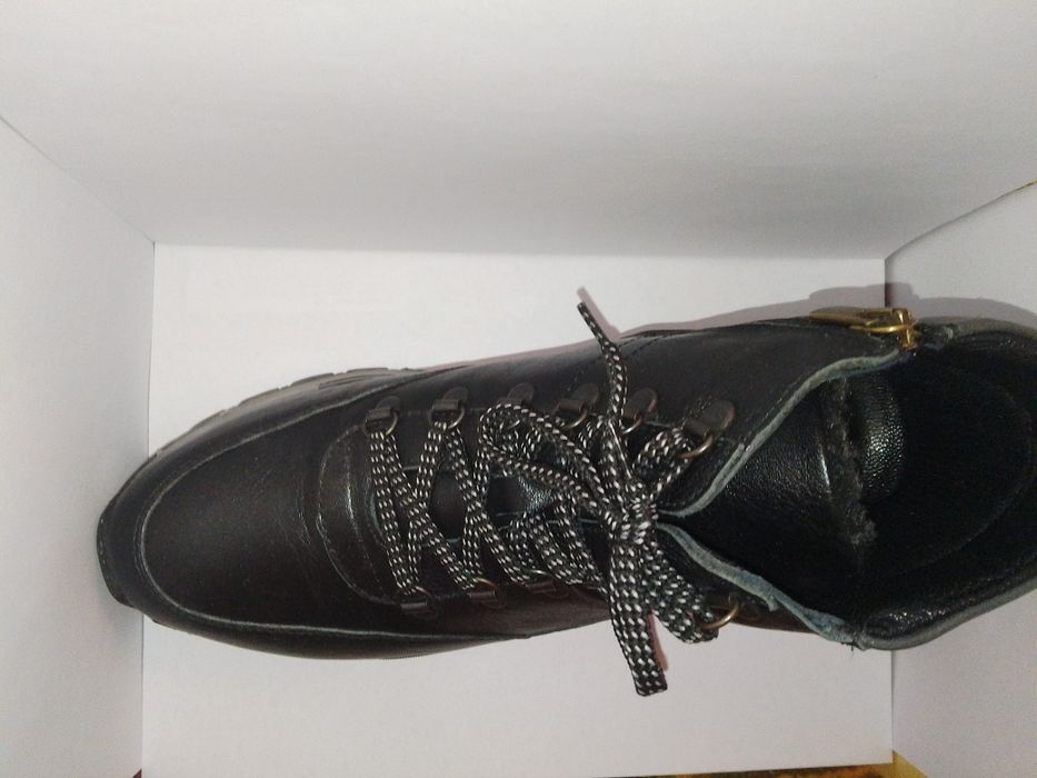 Чисто нови зимни обувки