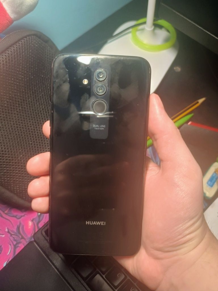 Vand telefon huawei mate 20 lite (fara ecran)