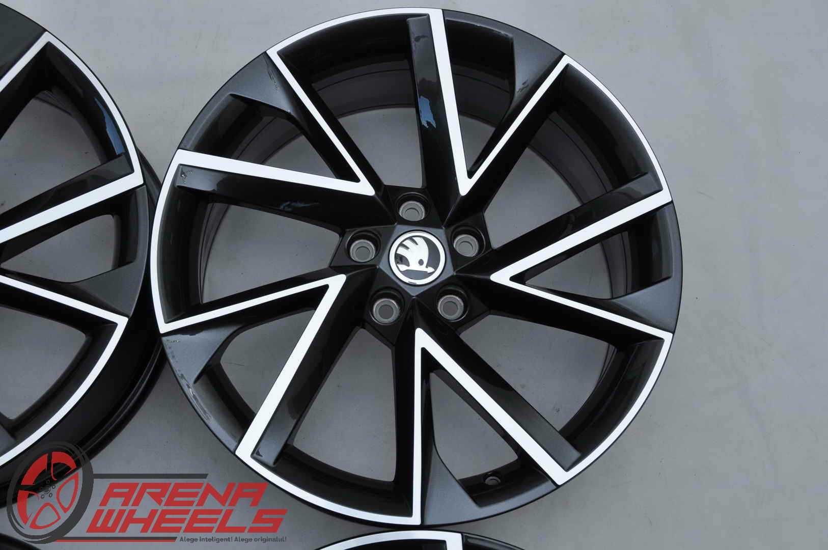 Jante Noi 19 inch Originale Skoda Karoq & Kodiaq R19 Vega Bicolor