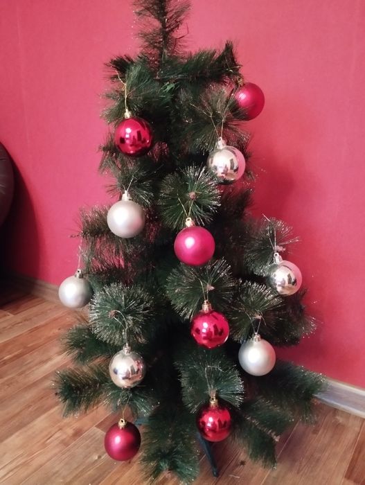 Продам ёлку с игрушками 95 см