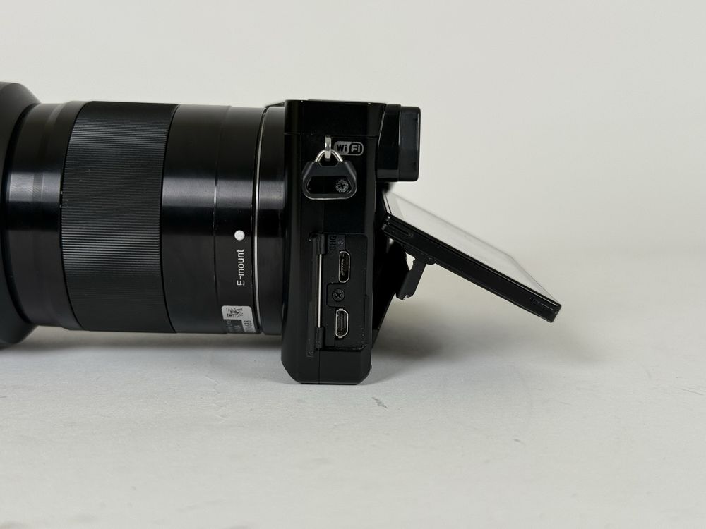Sony A6000 + Sony SEL 50mm, 1,8f + 3 батерии, зарядно и карта памет