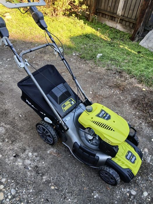 Vând mașina de tuns iarba Ryobi