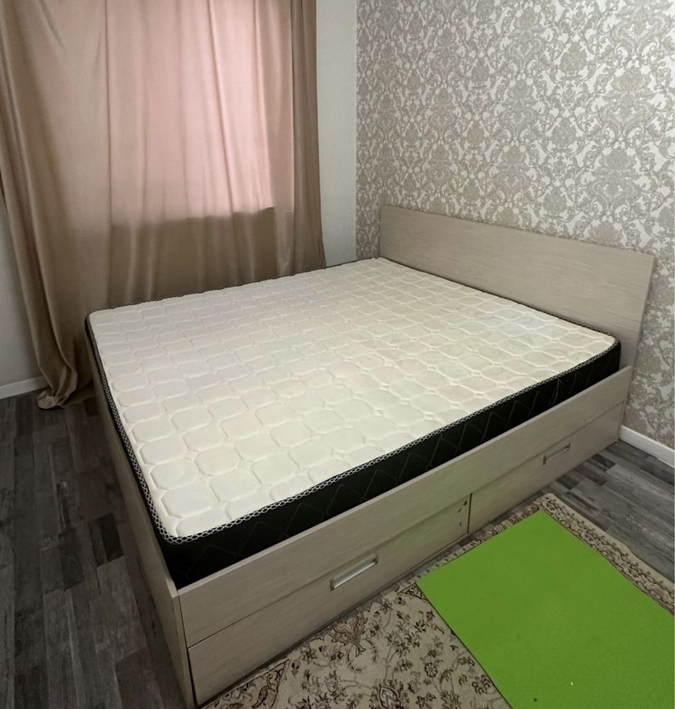 Продам коовать с матрасом по цене матраса