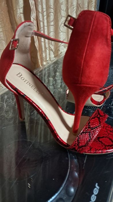 Sandale ocazie toc înalt 11cm.