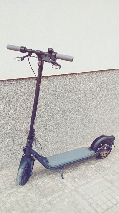 Продавам електрическа тротинетка Ninebot by Segway F30 !